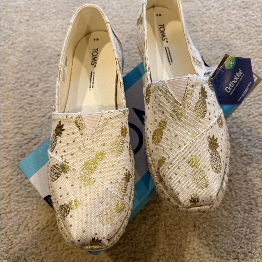NWT, Women’s Alpargata Canvas Toms Shoes. Size 8. Pineapple Pront